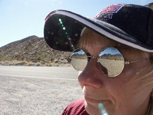Anita im Death Valley